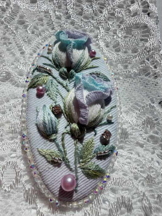 Hand-Embroidered 3D Rose Hair Clip — Givre, Icy Blue & White