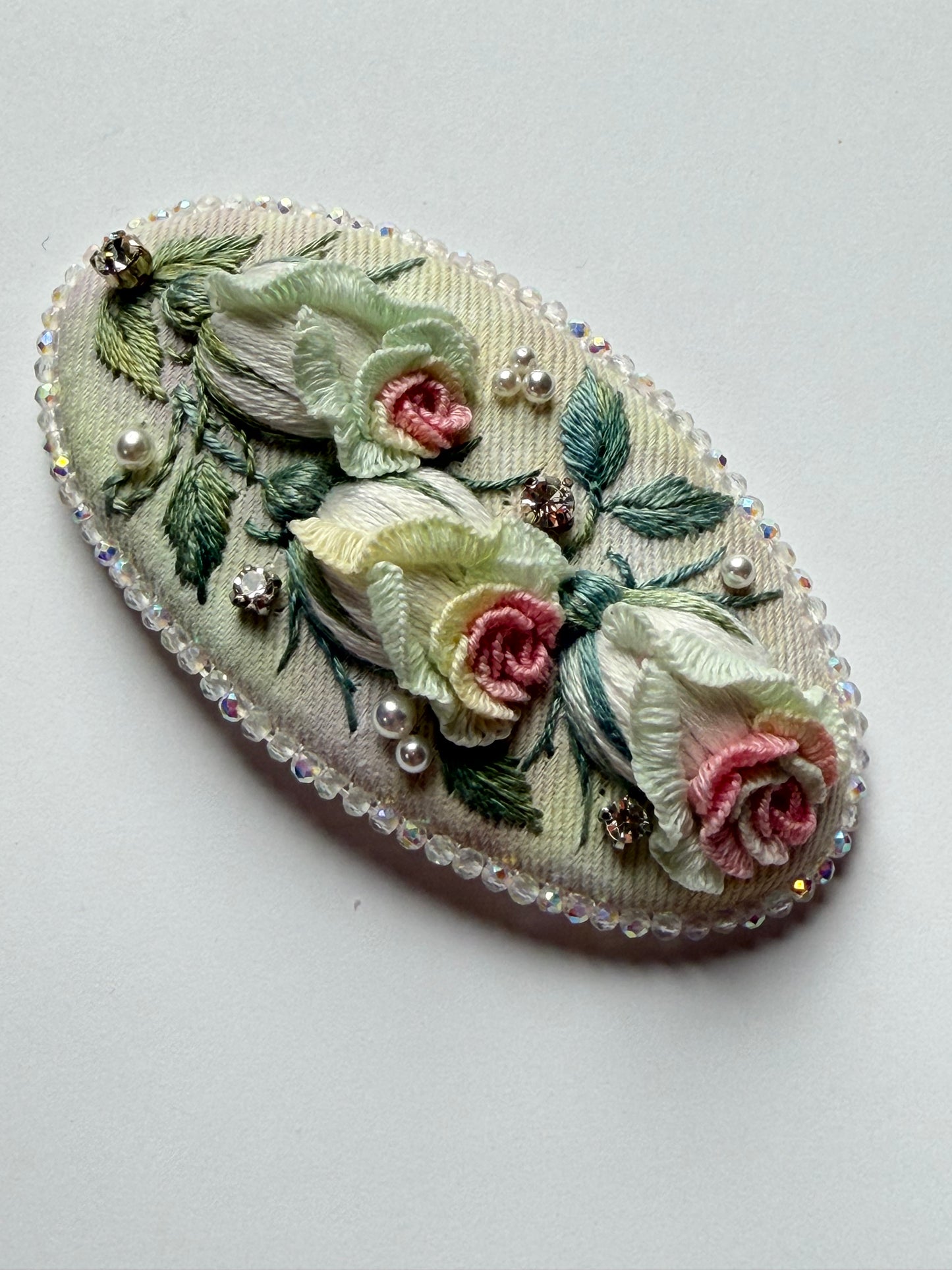 "Blanc Héritage" — Ivory Garden Rose Hand-Embroidered Heirloom Barrette