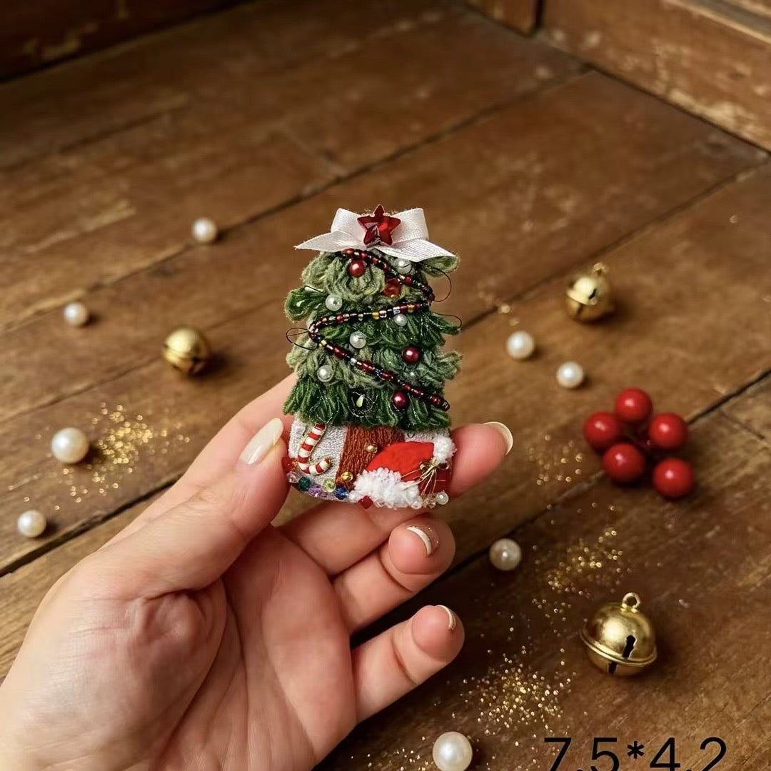Evergreen Wishes — Hand-Embroidered Christmas Tree Hair Clip