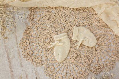 Cashmere Baby Gift Set — Blanket, Pointelle Beanie & Cashmere Socks (3-piece)