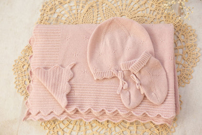 Cashmere Baby Gift Set — Blanket, Pointelle Beanie & Cashmere Socks (3-piece)