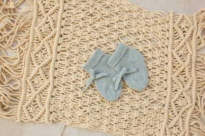 Cashmere Baby Gift Set — Blanket, Pointelle Beanie & Cashmere Socks (3-piece)