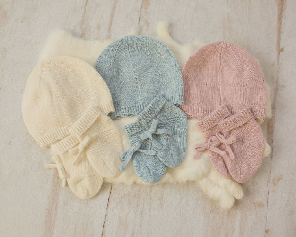 Cashmere Baby Gift Set — Blanket, Pointelle Beanie & Cashmere Socks (3-piece)
