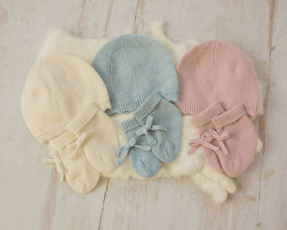 Cashmere Baby Gift Set — Blanket, Pointelle Beanie & Cashmere Socks (3-piece)